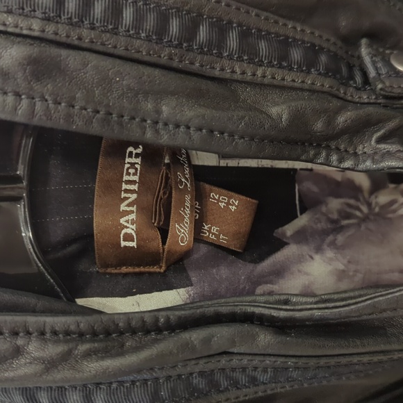 Women's Danier Leather Jacket - Picture 3 of 4